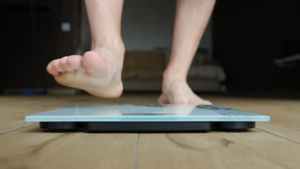 Man Stand Digital Weight Scale Diet Weight Loss Overweight Obesity — Αρχείο Βίντεο