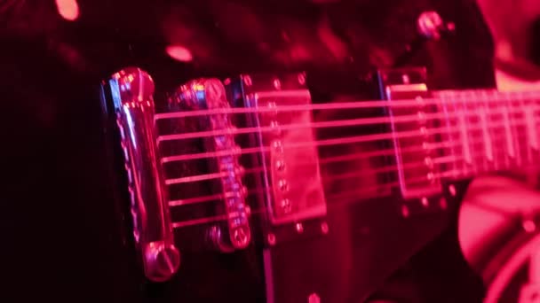 Ripetizione Della Band Rock Immagine Ritagliata Chitarristi Elettrici Luce Rossa — Video Stock