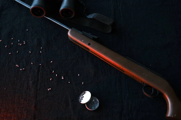 Pistola Espingarda Com Pelotas Para Caça Pano Fundo Escuro — Fotografia de Stock