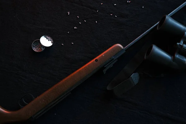 Pistola Rifle Con Balines Aire Para Caza Sobre Tela Fondo —  Fotos de Stock