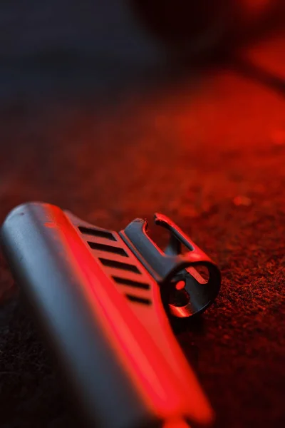 Pistola Fucile Aria Compressa Caccia Tela Fondo Scuro Con Illuminazione — Foto Stock