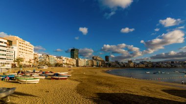 Las Palmas şehrindeki Canteras plajında gün batımı
