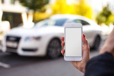Cep telefonu modelleme resmi boş ekran, reklam için beyaz arkaplan, elle