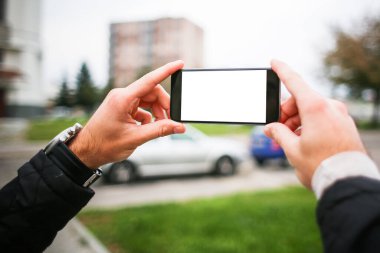 Cep telefonu modelleme resmi boş ekran, reklam için beyaz arkaplan, elle