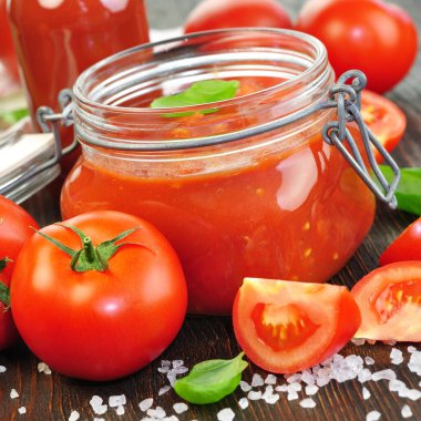 Taze domates ve domates suyu.