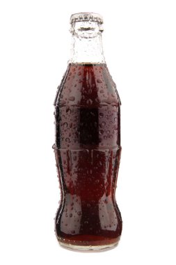 Soda şişesi beyaz arka planda.