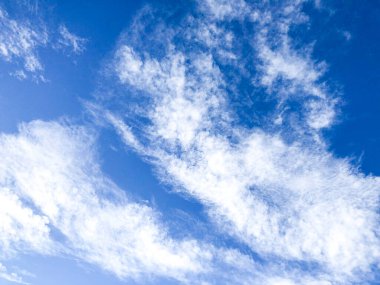 Mavi gökyüzü bulutu gradyanı. Arkaplan