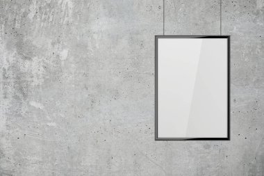 Beyaz boş poster çerçeve mock-up gri duvar ile