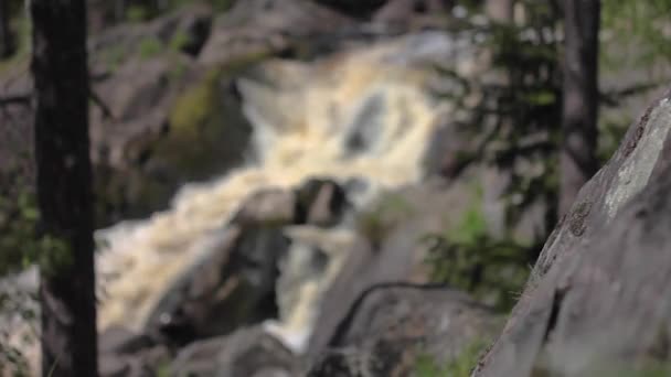 Belos tiros de uma cachoeira com profundidade de campo — Vídeo de Stock