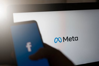 Kaliforniya, Birleşik Devletler. 28 Ekim 2021: Meta, Facebook marka yenileme kavramı. Meta logosu. Metastaza geçiş ve değişim