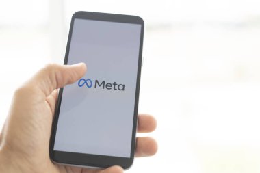 Kaliforniya, Birleşik Devletler. 28 Ekim 2021: Meta, Facebook marka yenileme kavramı. Meta logosu. Metastaza geçiş ve değişim