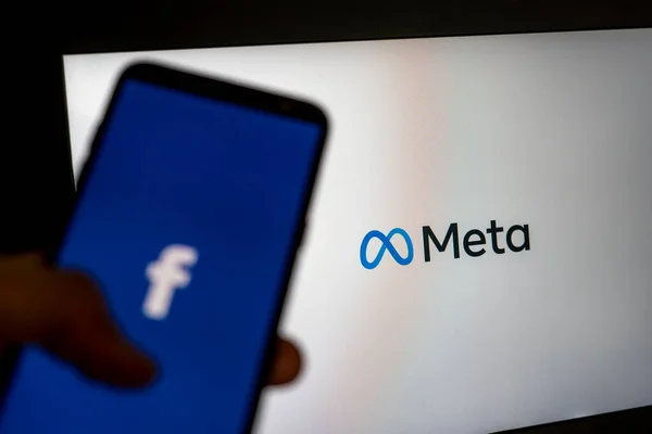 2021年10月28日 Facebook更名概念 梅塔标志 向转移的过渡和变化 — 图库照片