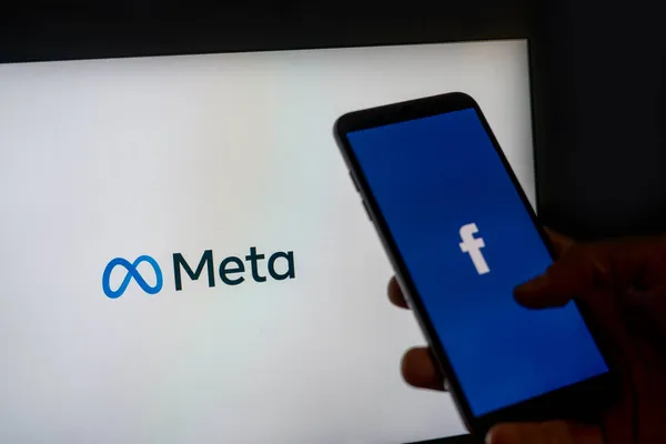 カリフォルニア アメリカ合衆国 2021年10月28日 Facebookのリブランドコンセプト Meta メタロゴ 転移と転移への変化 — ストック写真