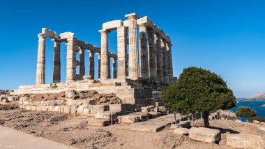 Poseidon tapınağının eteğindeki Cape Sounion 'da sabah..