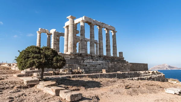 Poseidon tapınağının eteğindeki Cape Sounion 'da sabah..