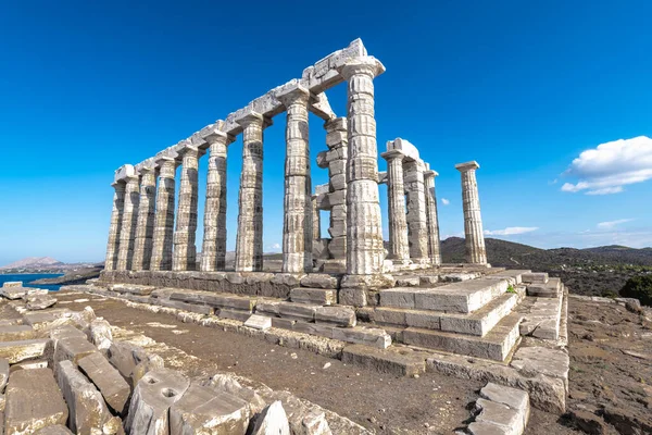 Poseidon tapınağının eteğindeki Cape Sounion 'da sabah..