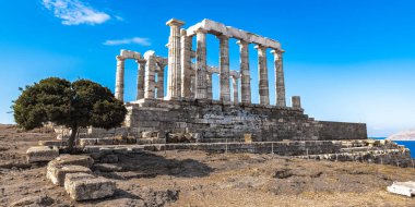 Poseidon tapınağının eteğindeki Cape Sounion 'da sabah..