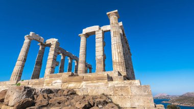 Poseidon tapınağının eteğindeki Cape Sounion 'da sabah..