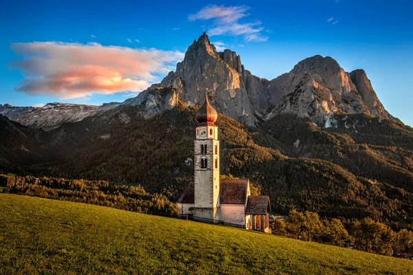 Seis Schlern Italien Die Berühmte Kirche Valentin Und Der Schlern — Stockfoto