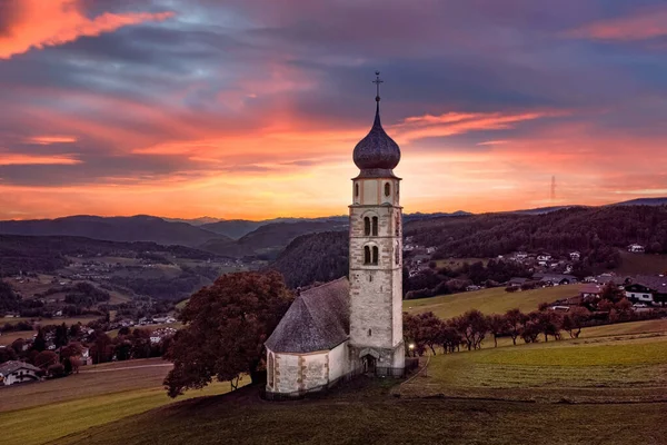 Seis Schlern Itália Vista Aérea Bela Igreja Valentin Kastelruth Pôr — Fotografia de Stock