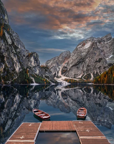 Lago Braies Italia Hermoso Amanecer Otoño Lago Braies Lago Braies — Foto de Stock