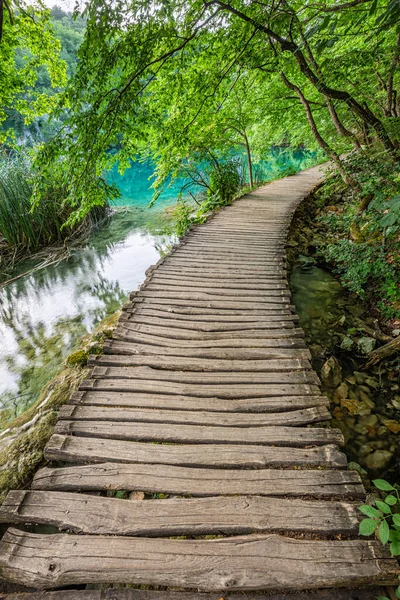 Plitvice Kroatië Houten Wandelpad Nationaal Park Plitvice Meren Een Heldere — Stockfoto