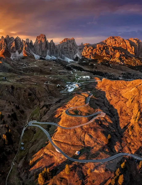 Gardena Pass イタリア 有名なGardena Pass Passo Gardena の曲線的な道路の空中パノラマビュー Pize Cir — ストック写真