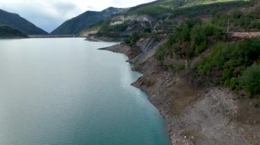 Dağ nehri arkaplan yapısı