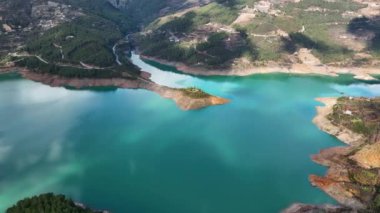 Dağ nehri arkaplan yapısı