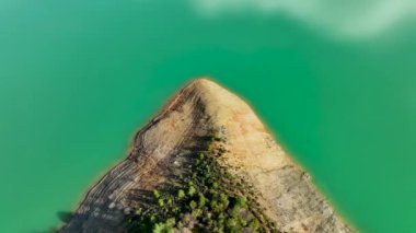 Dağ nehri arkaplan yapısı