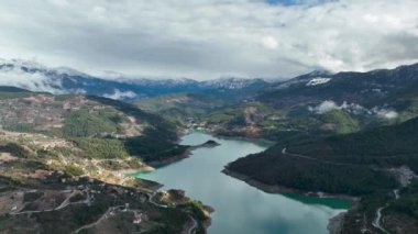 Dağ nehri arkaplan yapısı