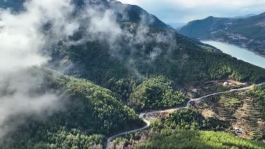 Dağ manzaralı hava manzaralı 4K