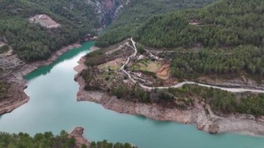 Dağ nehri arkaplan yapısı
