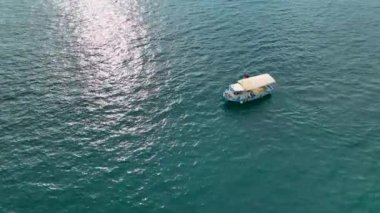 Bu günbatımında destansı bir renk