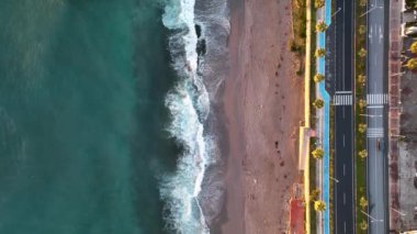 Traffic on the beach
