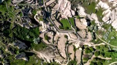 İnanılmaz bir manzara. Kapadokya Türkiye 'nin popüler bir turizm beldesi.