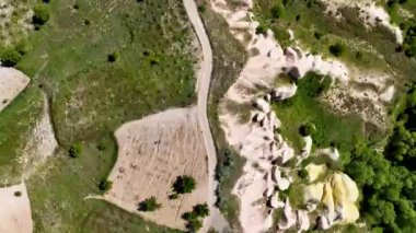 Manzara çok güzel ve tarihle dolu. Aerial View Cappadocia, Anadolu 'nun eski bir bölgesidir..