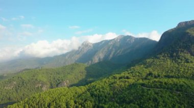 Alanya Türkiye dağlarında nehir