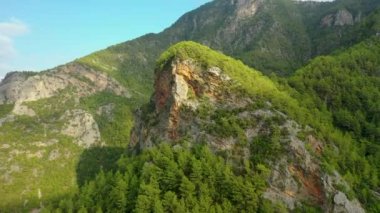 Alanya Türkiye dağlarında nehir