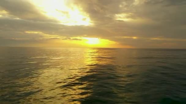 Drone Sobre Mar Más Colorido Una Tormenta — Vídeos de Stock