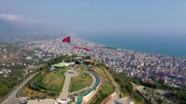 Alanya Parkı 'nda Türk bayrağı