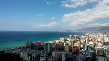 Fırtınada en renkli denizin üzerinde vızıltı