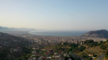 Fırtınada en renkli denizin üzerinde vızıltı