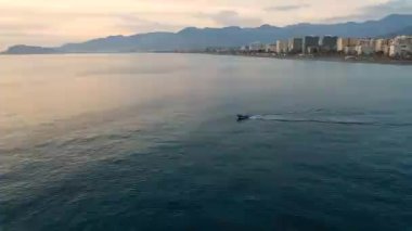 Denizlerde altın arayan gemi bir dron ile filme alındı.