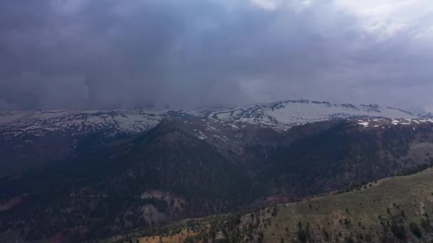 Fiume Montagna Alto Tra Montagne Serpente Drone — Video Stock