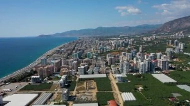Fırtınada en renkli denizin üzerinde vızıltı