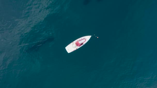 Navio Procura Ouro Mar Filmado Drone — Vídeo de Stock