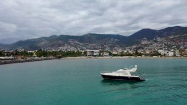 Denizdeki gemi insansız hava aracı ile filme alındı.