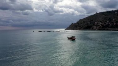 Denizdeki gemi insansız hava aracı ile filme alındı.