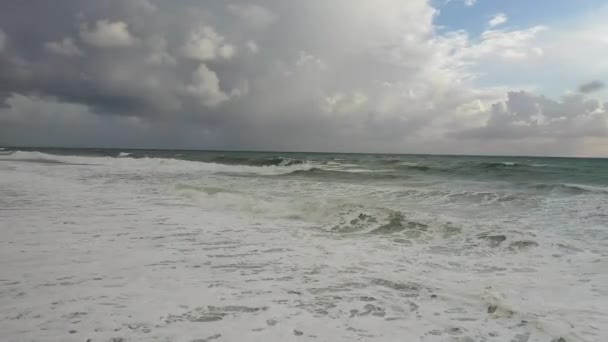Беспилотник Над Самым Красочным Морем Шторм — стоковое видео